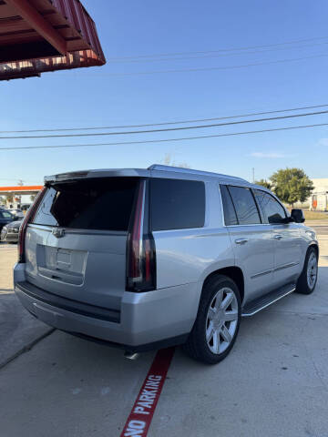 2016 Cadillac Escalade Luxury Collection