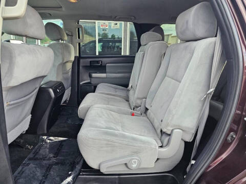 2015 Toyota Sequoia SR5