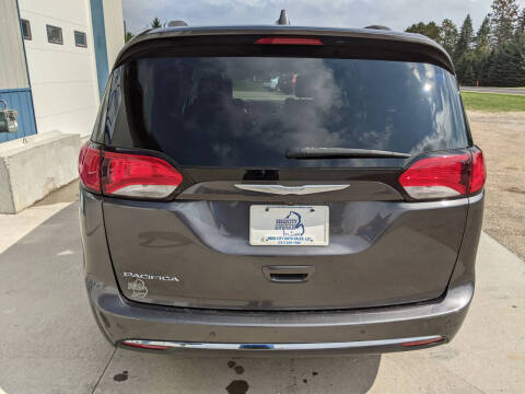 2017 Chrysler Pacifica Touring-L Plus
