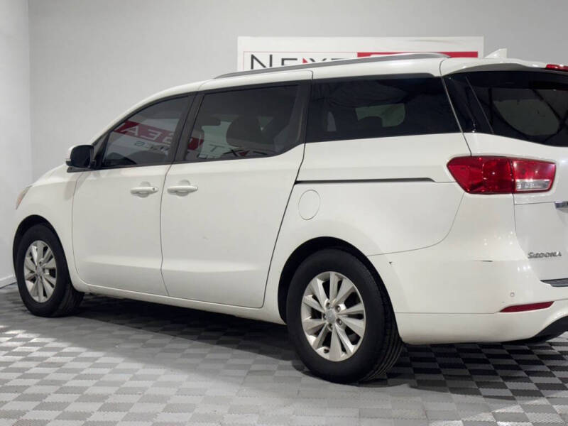 2016 Kia Sedona LX