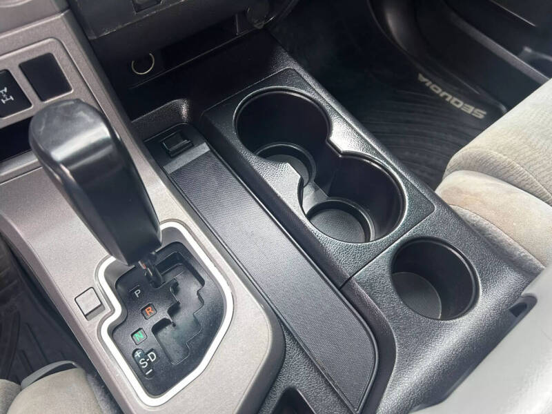 2015 Toyota Sequoia SR5