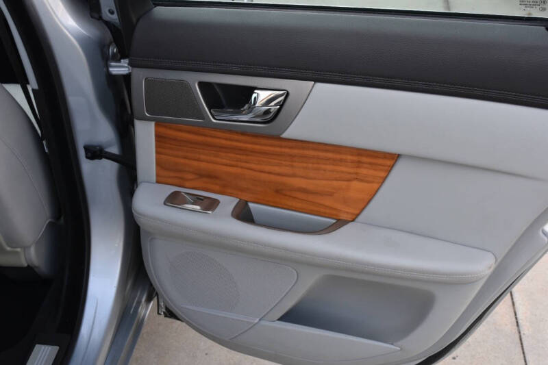 2009 Jaguar XF Luxury