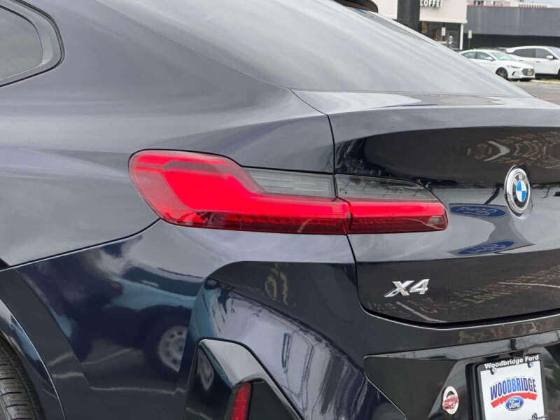 2023 BMW X4 xDrive30i
