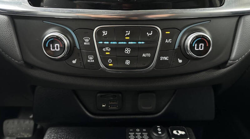 2021 Chevrolet Traverse LT Leather