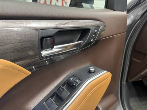 2021 Toyota Highlander Hybrid Platinum