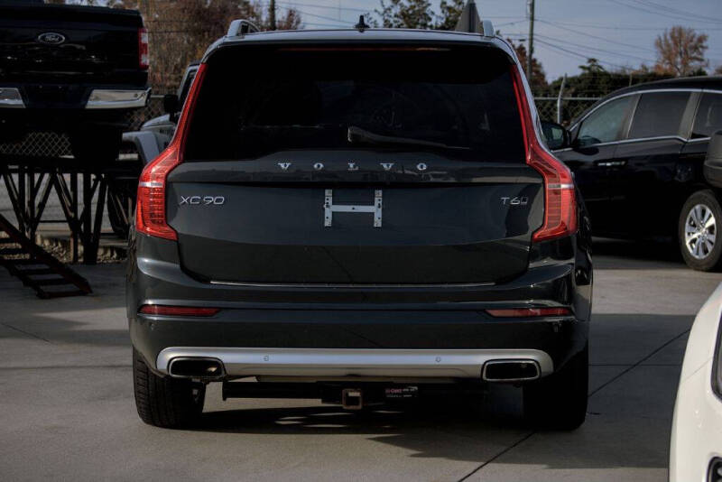 2016 Volvo XC90 T6 Momentum