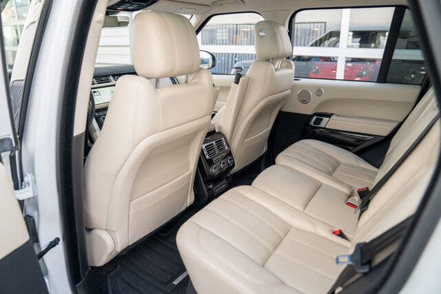 2017 Land Rover Range Rover 30