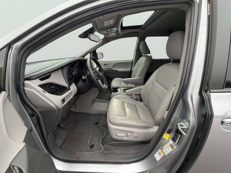 2018 Toyota Sienna XLE 8-Passenger