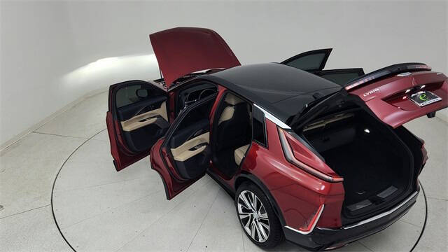 2025 Cadillac LYRIQ Luxury 3