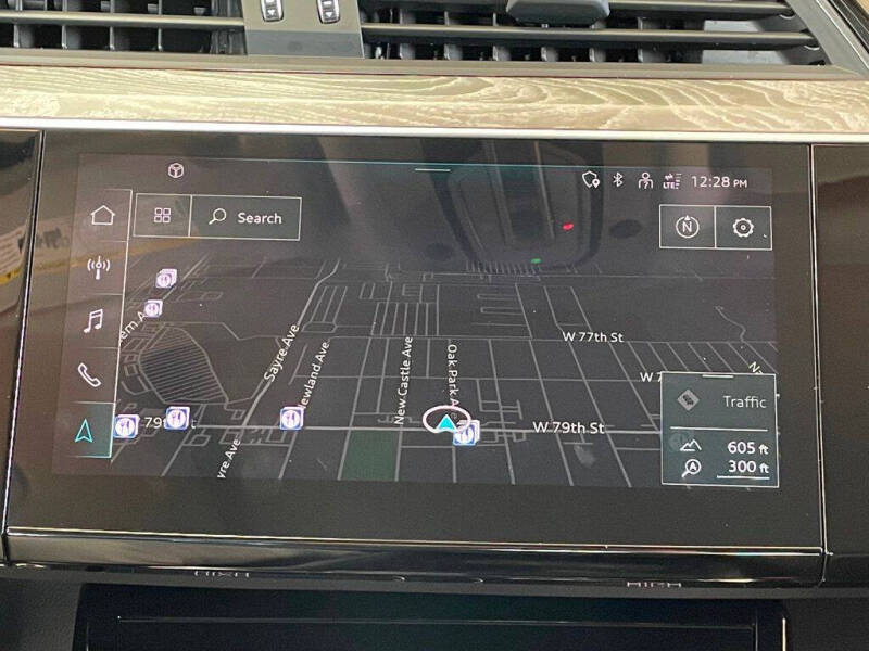 2022 Audi e-tron quattro Premium Plus