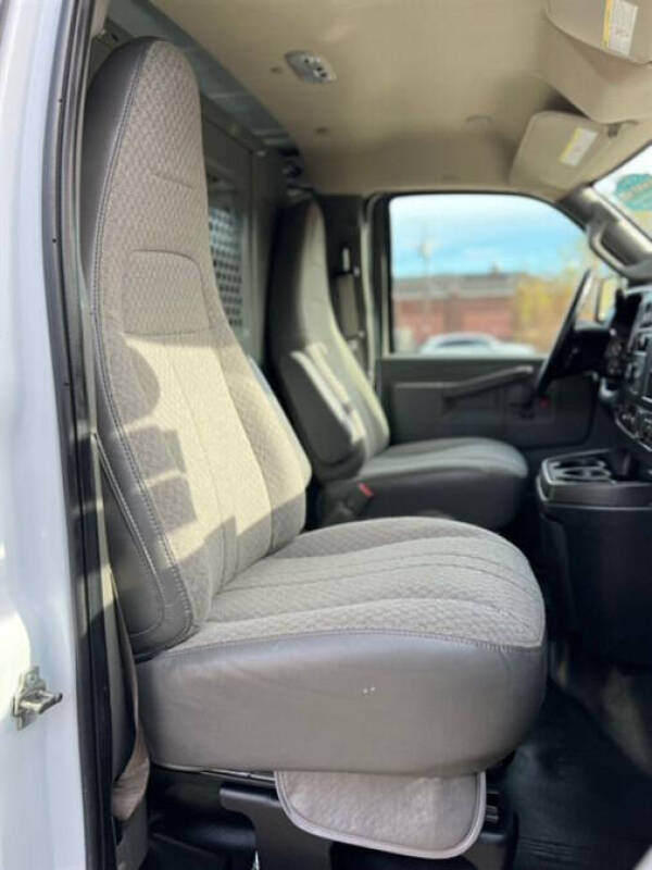 2023 GMC Savana 2500