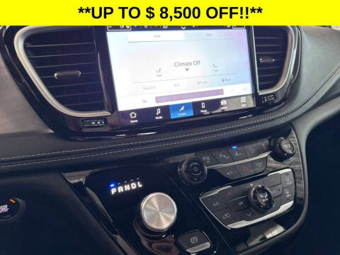 2025 Chrysler Pacifica Select