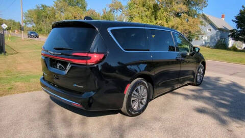 2024 Chrysler Pacifica Plug-In Hybrid Select