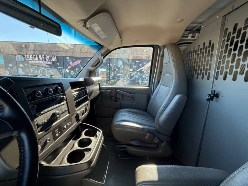 2022 GMC Savana 2500