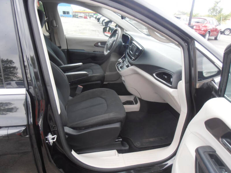 2017 Chrysler Pacifica LX