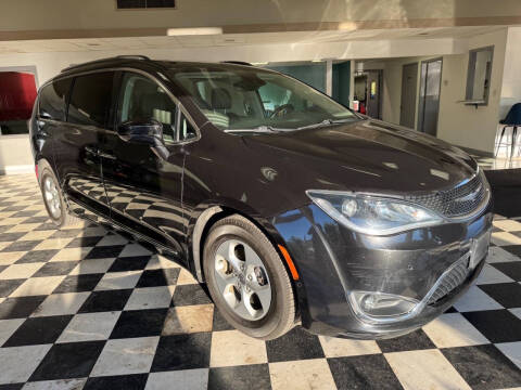 2017 Chrysler Pacifica Touring-L Plus