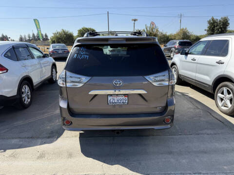 2013 Toyota Sienna SE 8-Passenger