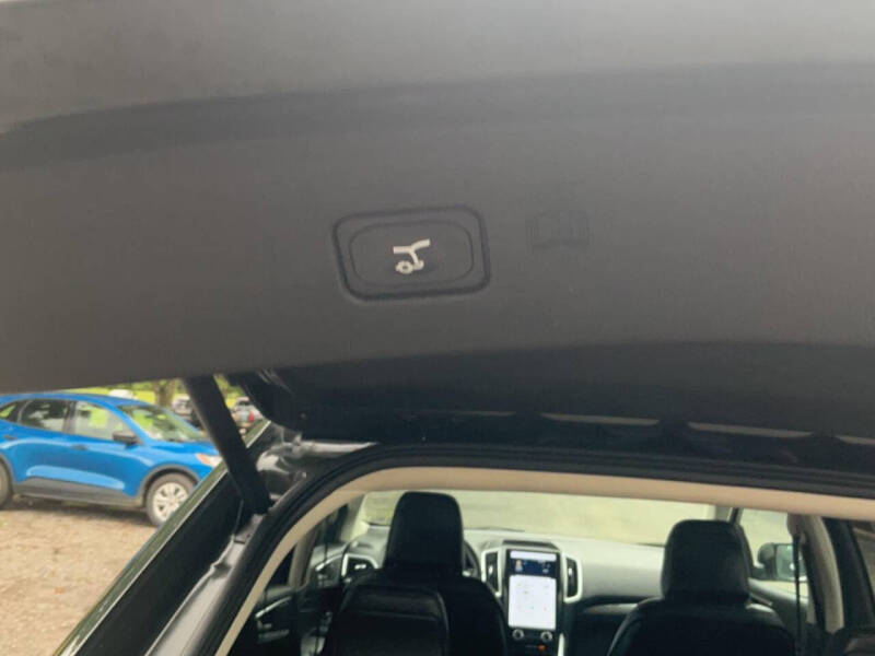 2024 Ford Edge Titanium