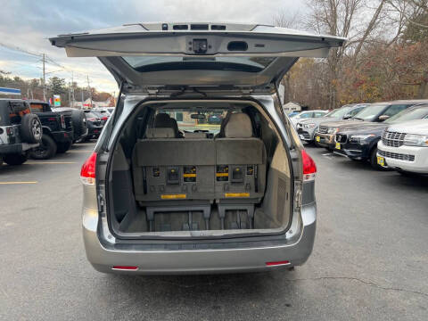 2013 Toyota Sienna LE 7-Passenger