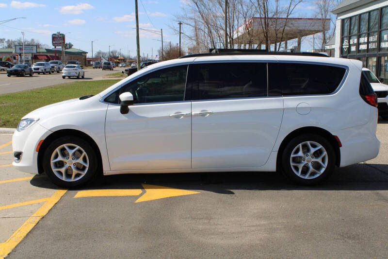 2017 Chrysler Pacifica Touring-L