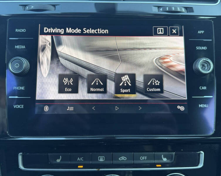 2018 Volkswagen Golf GTI SE