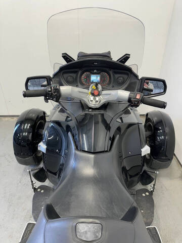 2016 Can-Am Spyder RT SE6