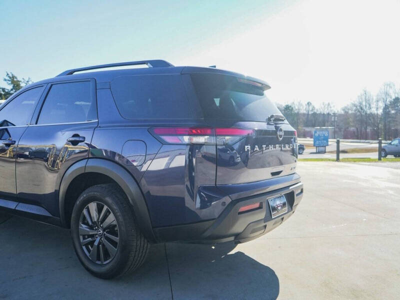 2022 Nissan Pathfinder SV