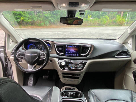 2017 Chrysler Pacifica Touring-L