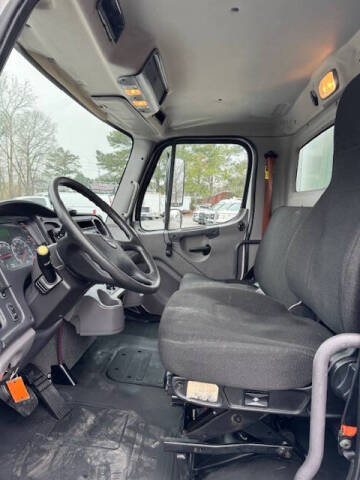 2017 Freightliner M2 106