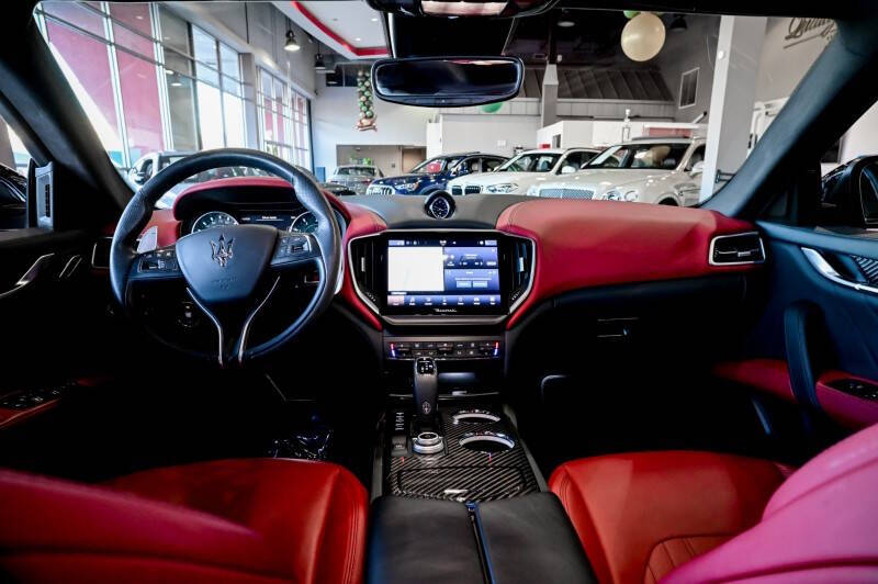 2022 Maserati Ghibli Modena Q4