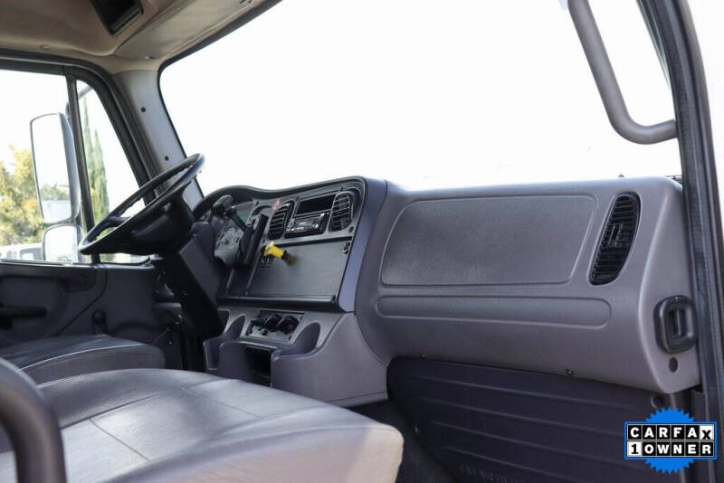 2018 Freightliner M2 106