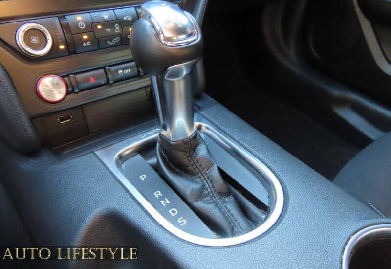 2022 Ford Mustang EcoBoost