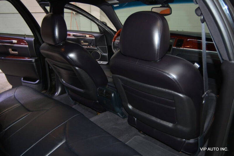 2005 Lincoln Town Car Signature Limited