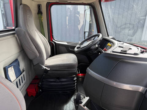 2020 Volvo VNR