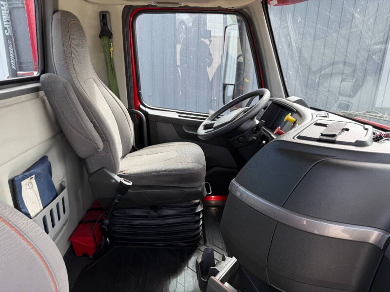 2020 Volvo VNR