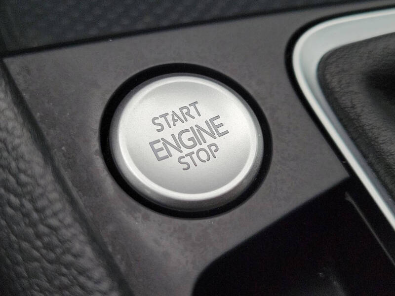 2025 Volkswagen Jetta SEL