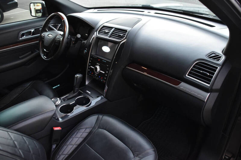 2019 Ford Explorer Platinum