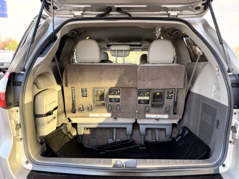 2017 Toyota Sienna XLE Premium 8-Passenger