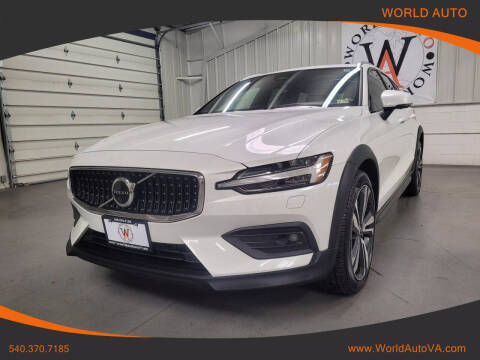 2023 Volvo V60 Cross Country