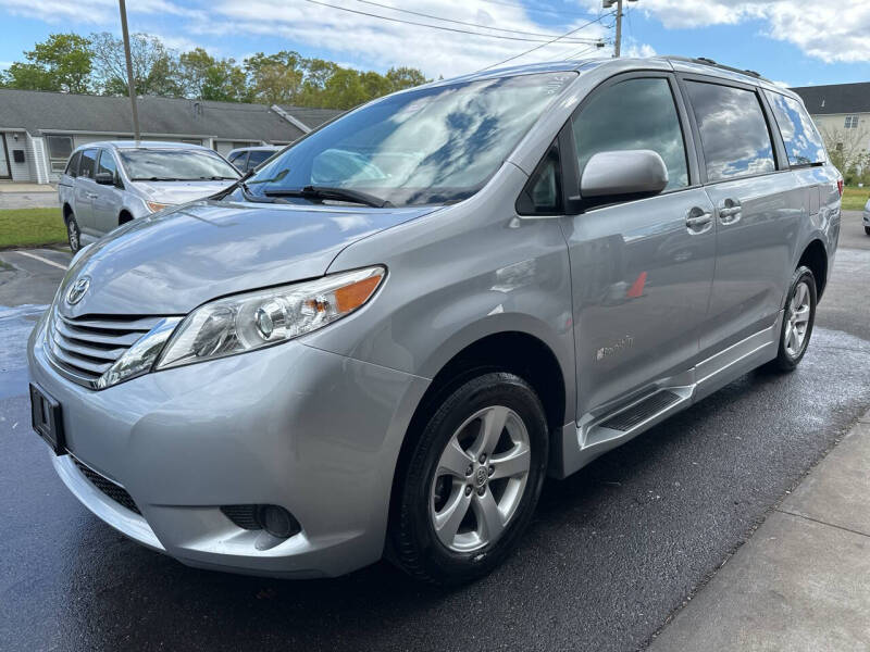 2016 Toyota Sienna LE Mobility 7-Passenger