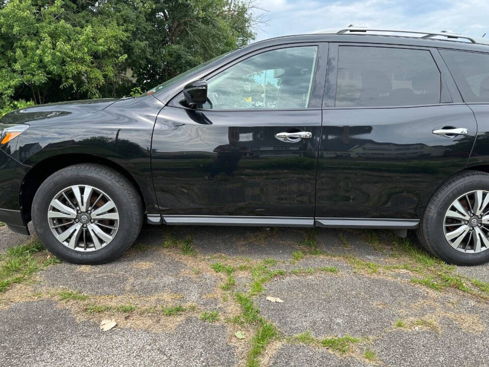 2018 Nissan Pathfinder for sale at SRL SAHER in Lorain, OH