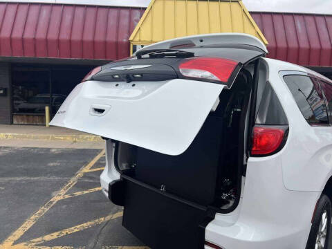 2024 Chrysler Voyager LX