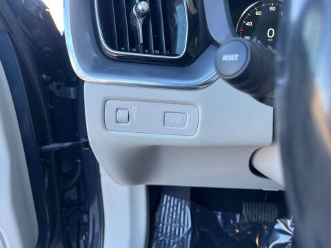 2020 Volvo XC60 T5 Momentum