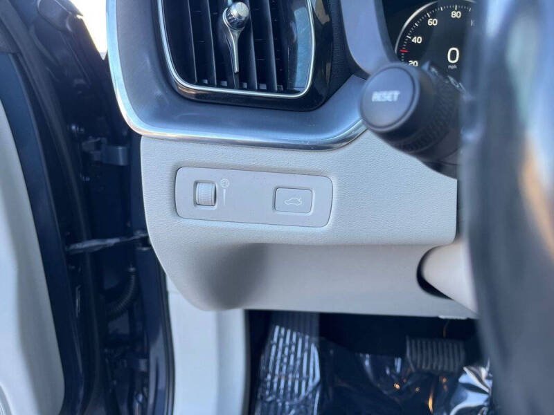 2020 Volvo XC60 T5 Momentum