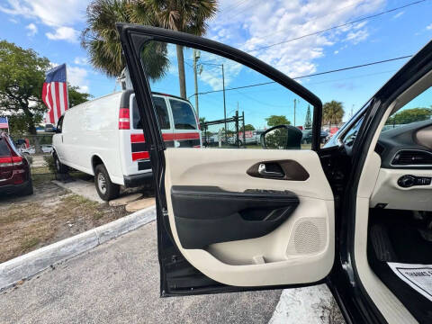 2020 Chrysler Voyager LXi