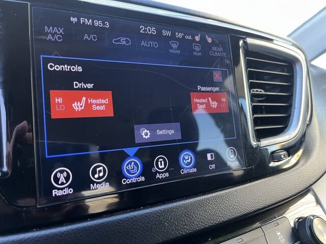 2017 Chrysler Pacifica Touring-L