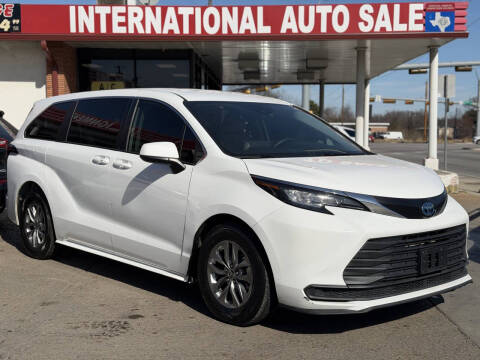 2022 Toyota Sienna LE 8-Passenger