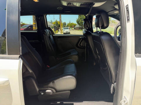 2016 Dodge Grand Caravan SXT Plus