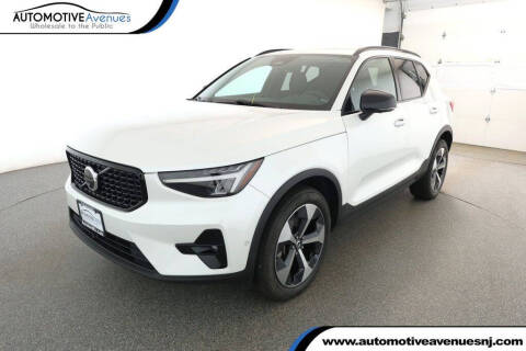 2023 Volvo XC40 B5 Plus Dark Theme