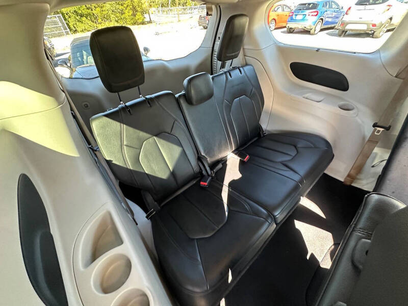 2017 Chrysler Pacifica Touring-L